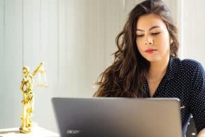 how much does a divorce lawyer cost